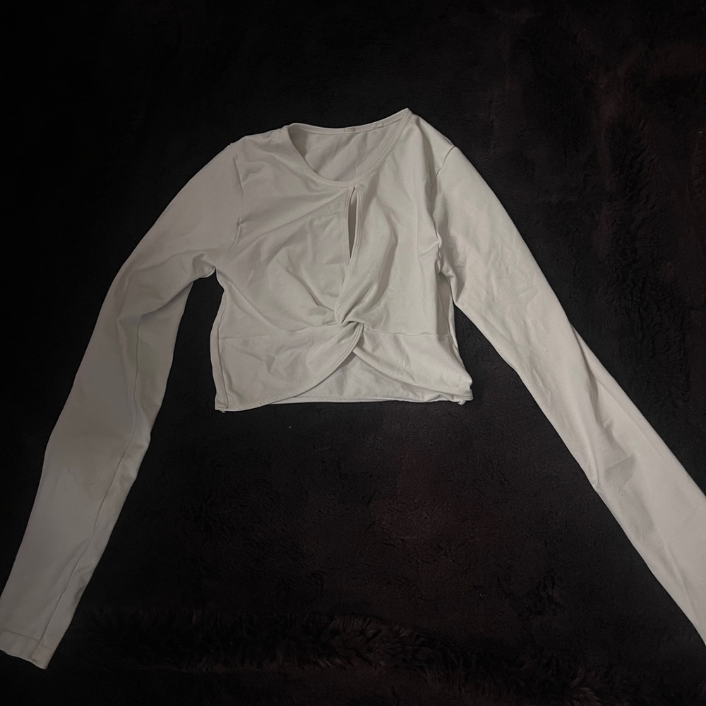 2 top bundle Women's White Long-Sleeve Twist Front Crop Top